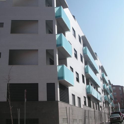 fachada de un edificio de 34 viviendas