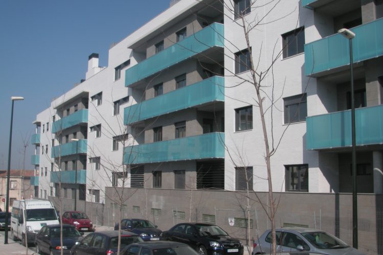 vista exterior de edificio de 34 viviendas